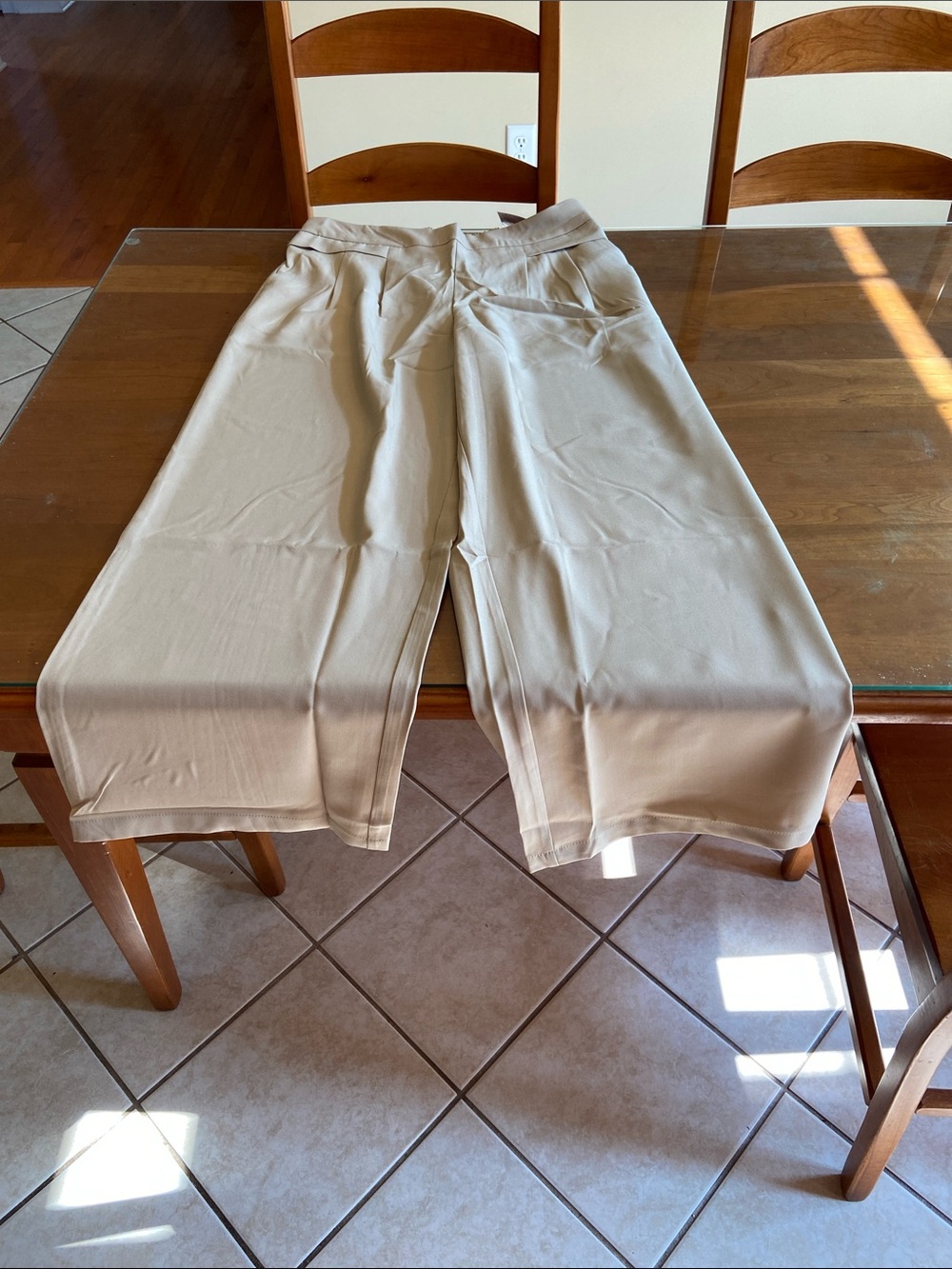 Women’s Beige Flowy Wide Leg Pants. Very Attractive and Comfortable. L